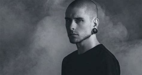 Phil Bozeman: Bio, Career, Family, Girlfriend, And All  .